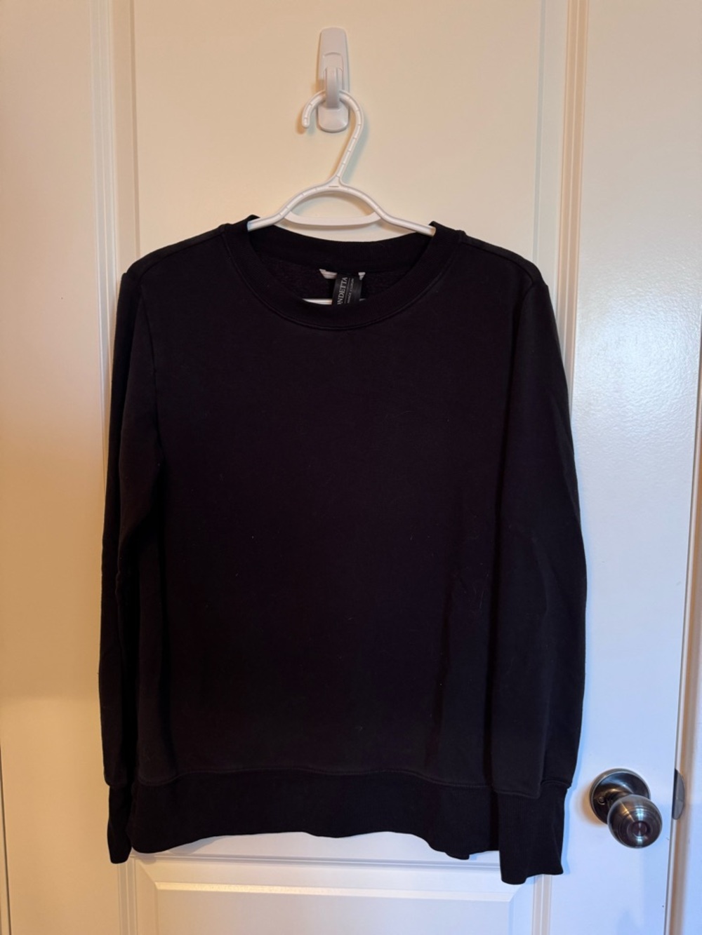 Mondetta Black Crewneck Sweatshirt